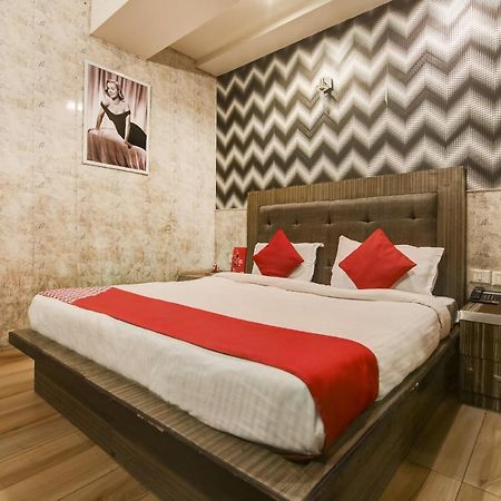 Collection O 76248 Hotel D Crown 뉴델리 외부 사진
