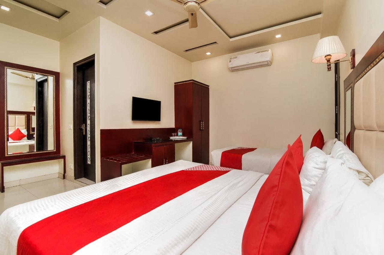 Collection O 76248 Hotel D Crown 뉴델리 외부 사진