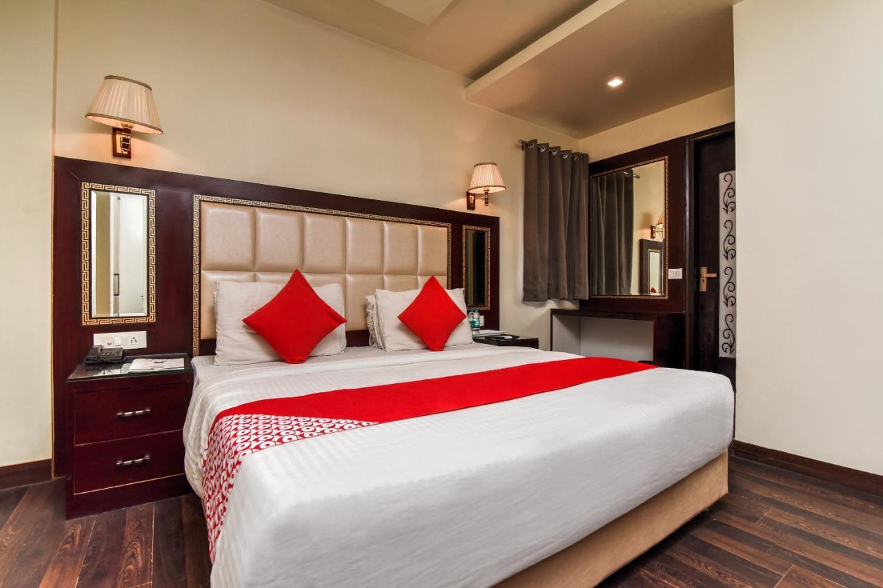 Collection O 76248 Hotel D Crown 뉴델리 외부 사진