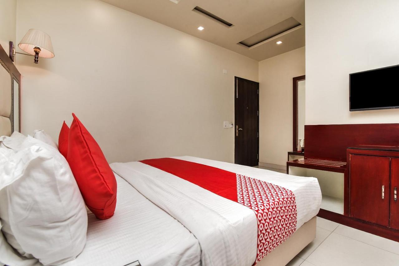 Collection O 76248 Hotel D Crown 뉴델리 외부 사진