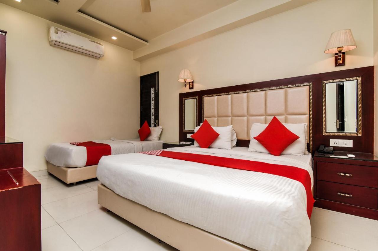 Collection O 76248 Hotel D Crown 뉴델리 외부 사진