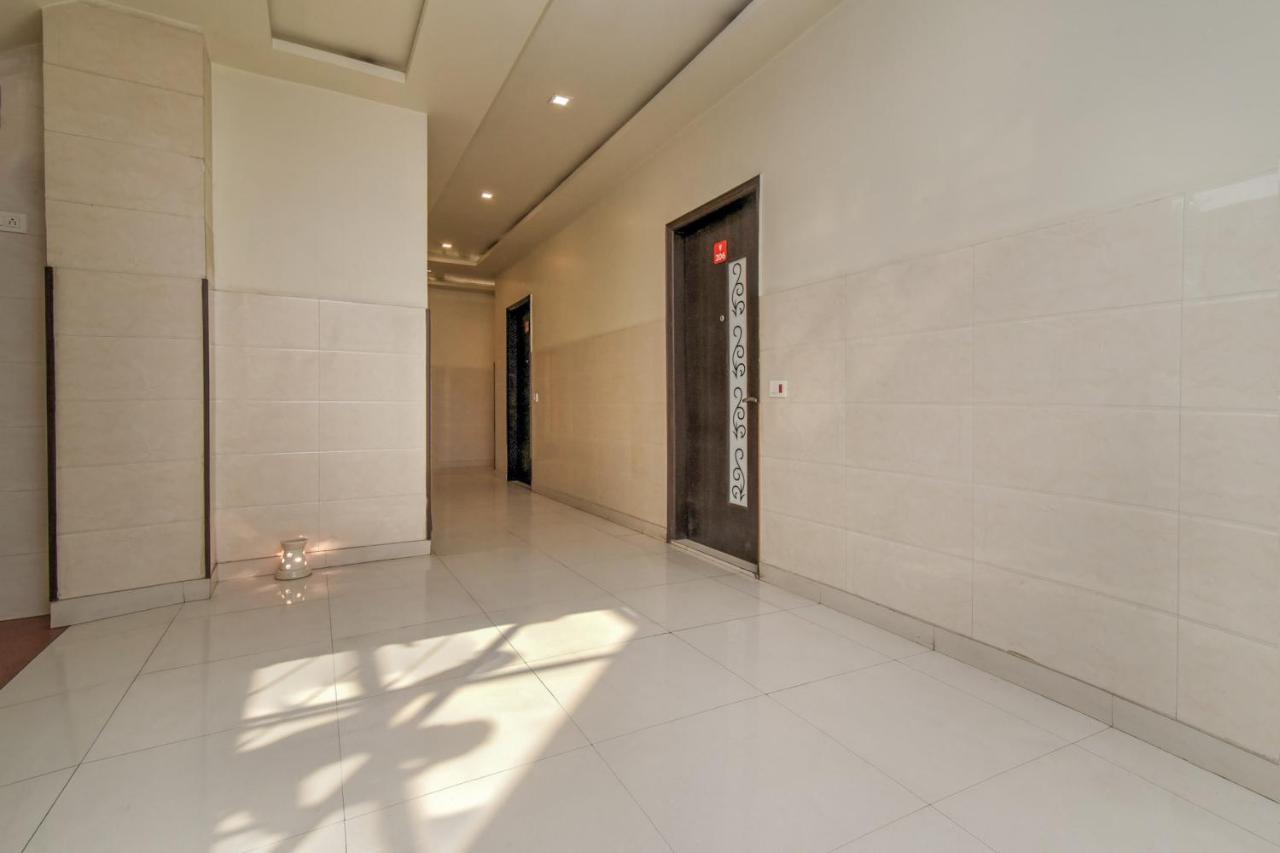 Collection O 76248 Hotel D Crown 뉴델리 외부 사진